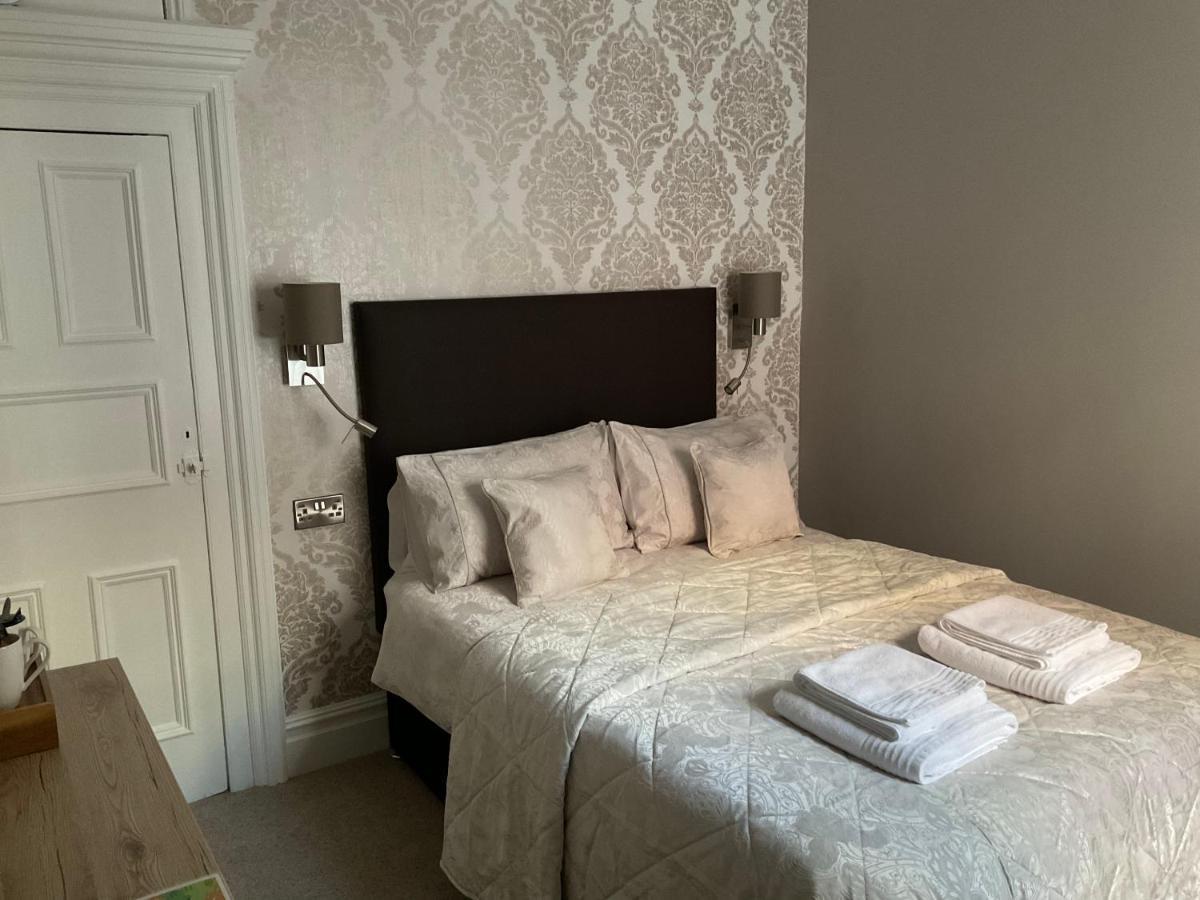 Glenora Guest House Уитби Екстериор снимка
