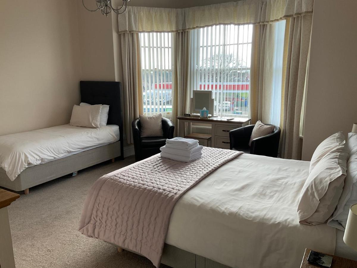 Glenora Guest House Уитби Екстериор снимка