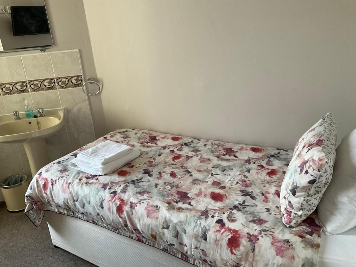 Glenora Guest House Уитби Екстериор снимка
