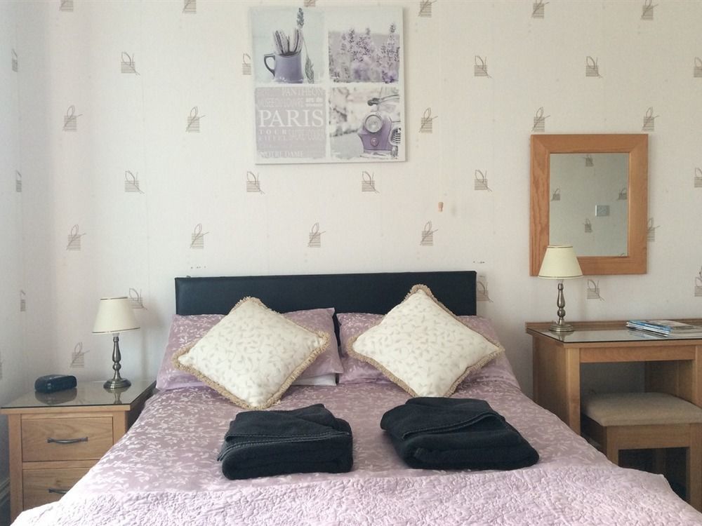 Glenora Guest House Уитби Екстериор снимка