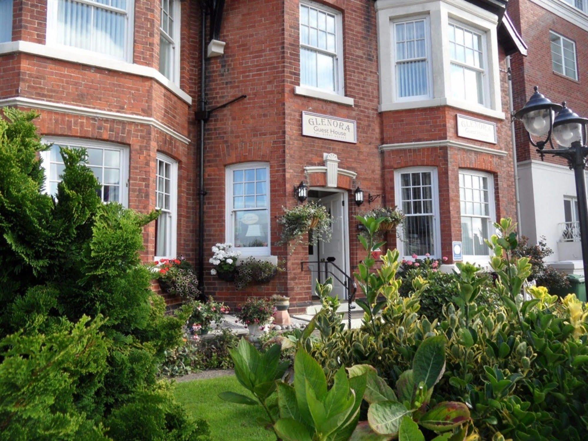Glenora Guest House Уитби Екстериор снимка