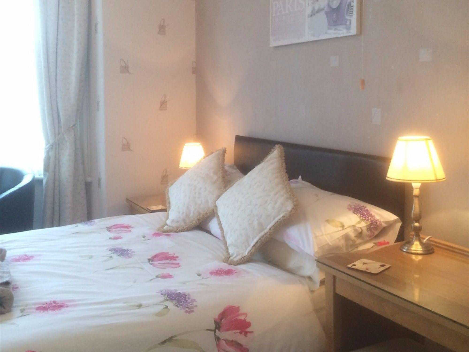 Glenora Guest House Уитби Екстериор снимка