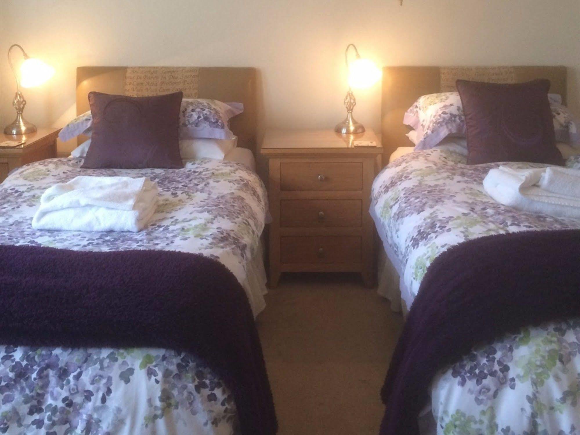 Glenora Guest House Уитби Екстериор снимка